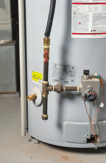 https://kensingtonhotwater.com.au/uploads/2025/06/gas-hot-water-system-65811.jpg