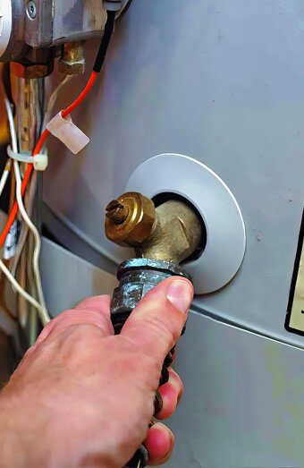 https://kensingtonhotwater.com.au/uploads/2025/06/hot-water-servicing-21854.jpg