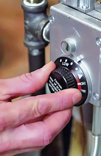 https://kensingtonhotwater.com.au/uploads/2025/06/hot-water-servicing-70418.jpg