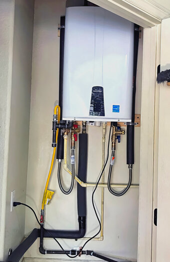 https://kensingtonhotwater.com.au/uploads/2025/06/instant-hot-water-systems-35536.jpg